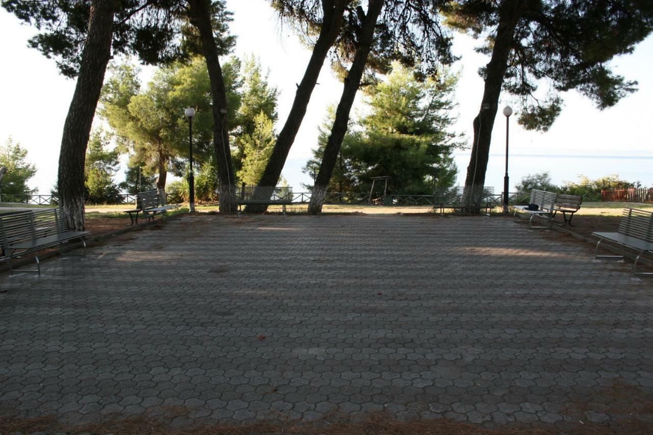 Cosy Apartment By The Sea Metamorfosi  Bagian luar foto