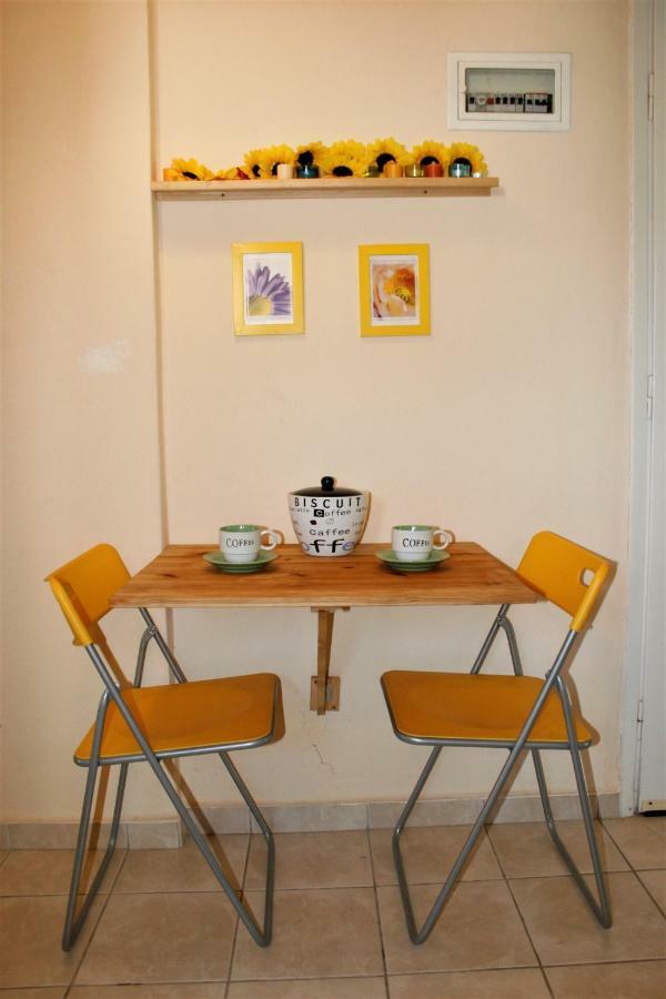 Cosy Apartment By The Sea Metamorfosi  Bagian luar foto