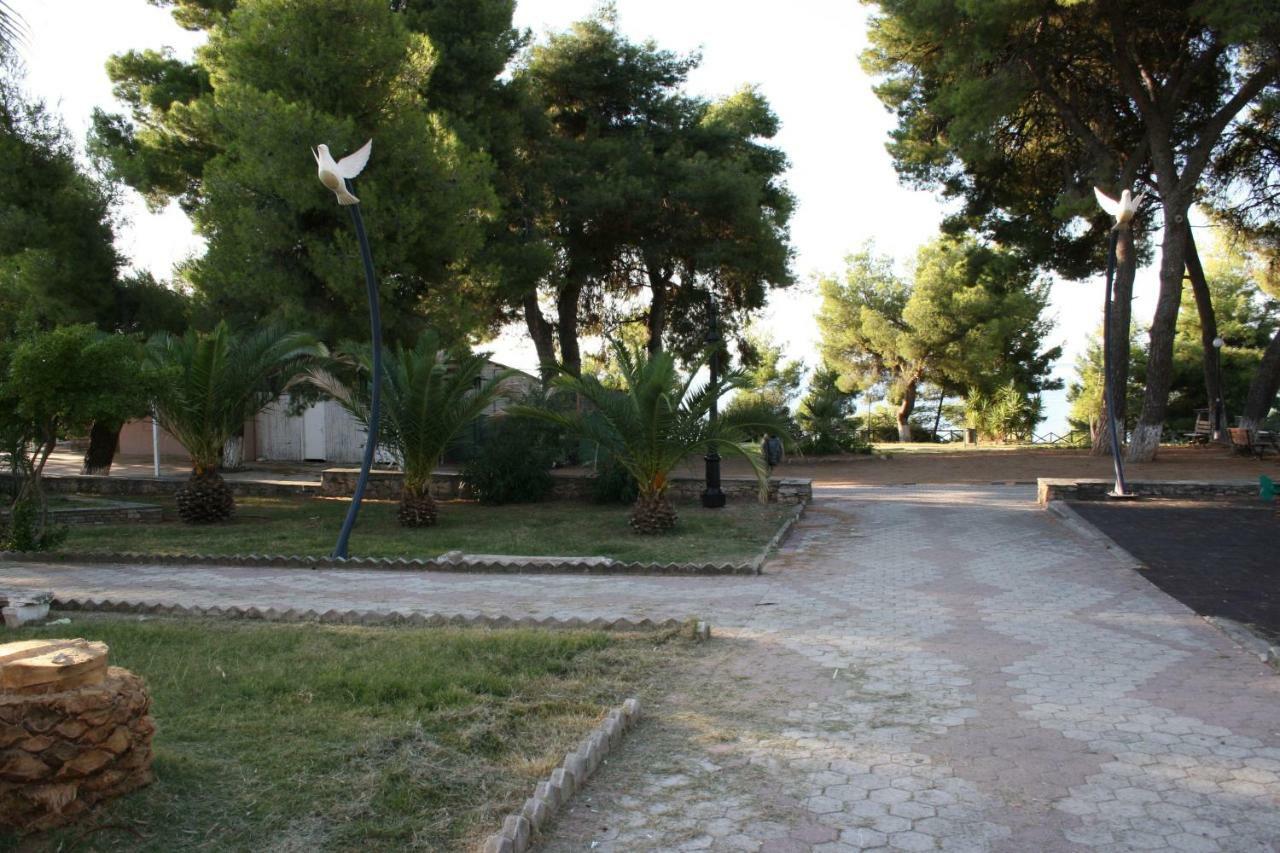 Cosy Apartment By The Sea Metamorfosi  Bagian luar foto